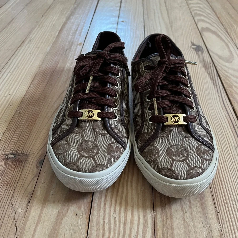 Michael Kors Brown Monogram Logo Low Top‎ Sneakers Gold Hardware Womens 7M AP13A